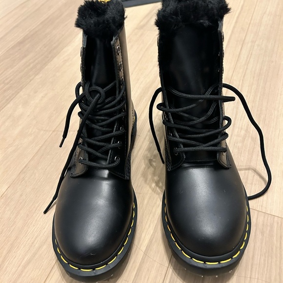 Brand new never worn 1460 SERENA Leather FAUX FUR LINED LACE UP BOOTS - Picture 2 of 5